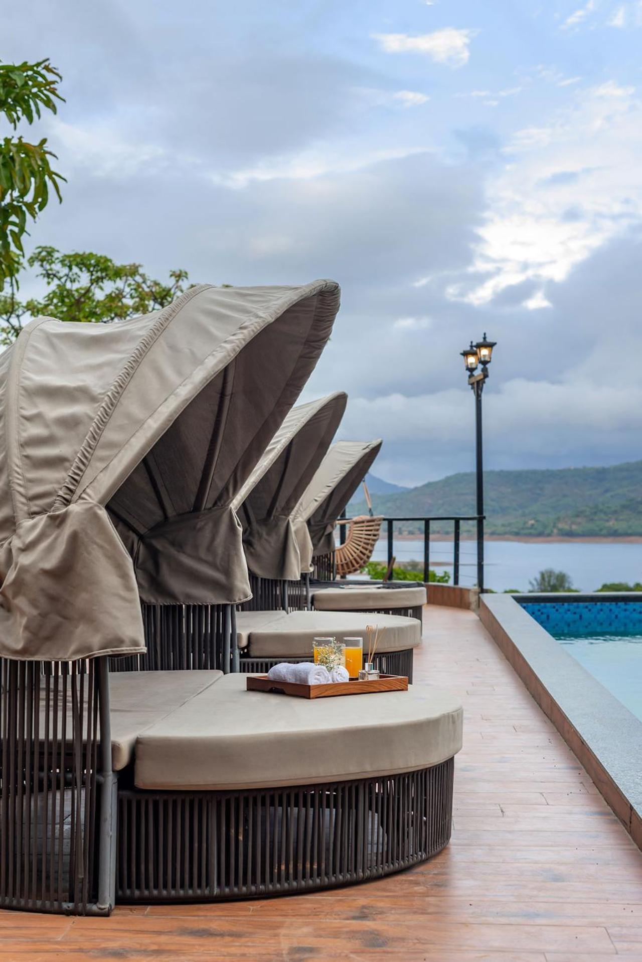 Stayvista At La Nirvana With Pool, Music Speaker & Indoor-Outdoor Game Лонавала Экстерьер фото